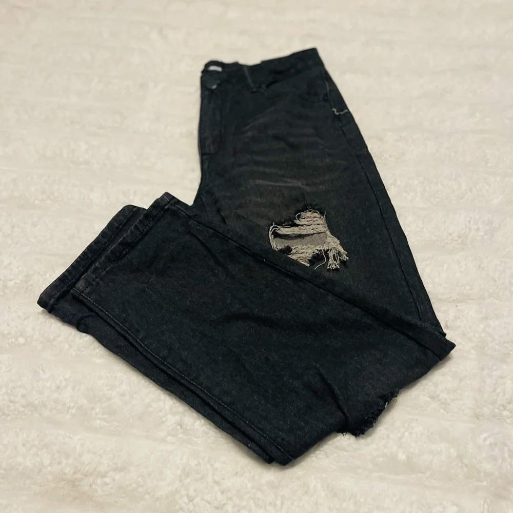 Fashion Nova Black Distressed Straight Leg 🌷Jeans